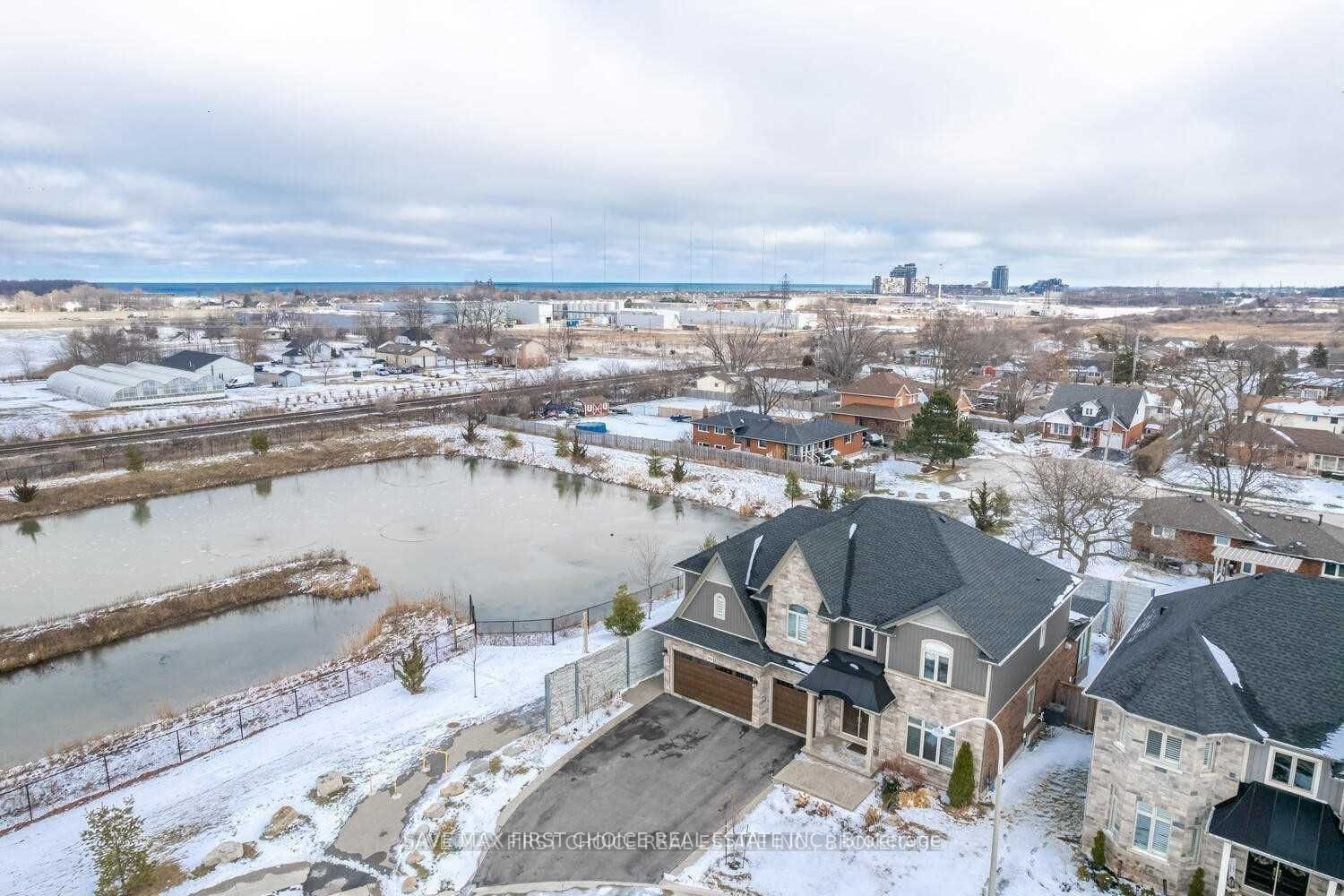 101 Lampman Dr