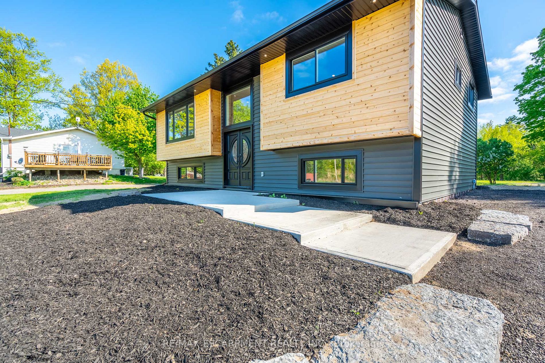 146 7th Concession Rd E