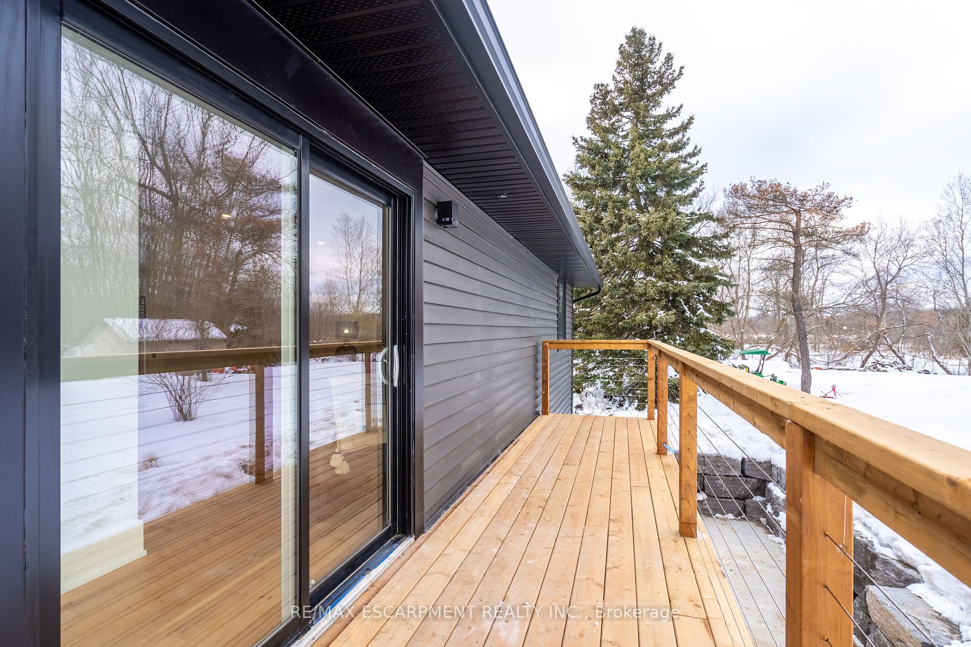 146 7th Concession Rd E
