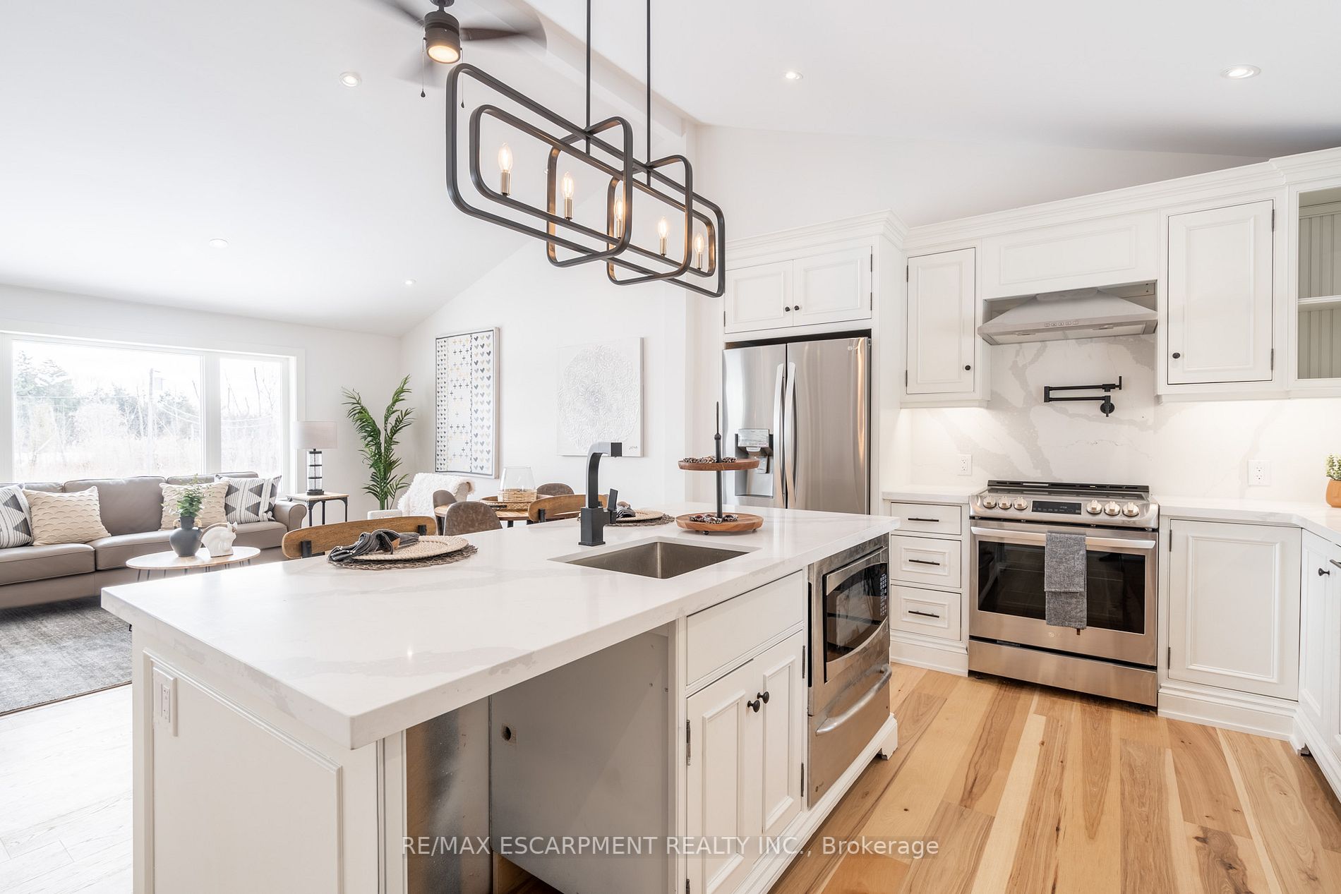 146 7th Concession Rd E