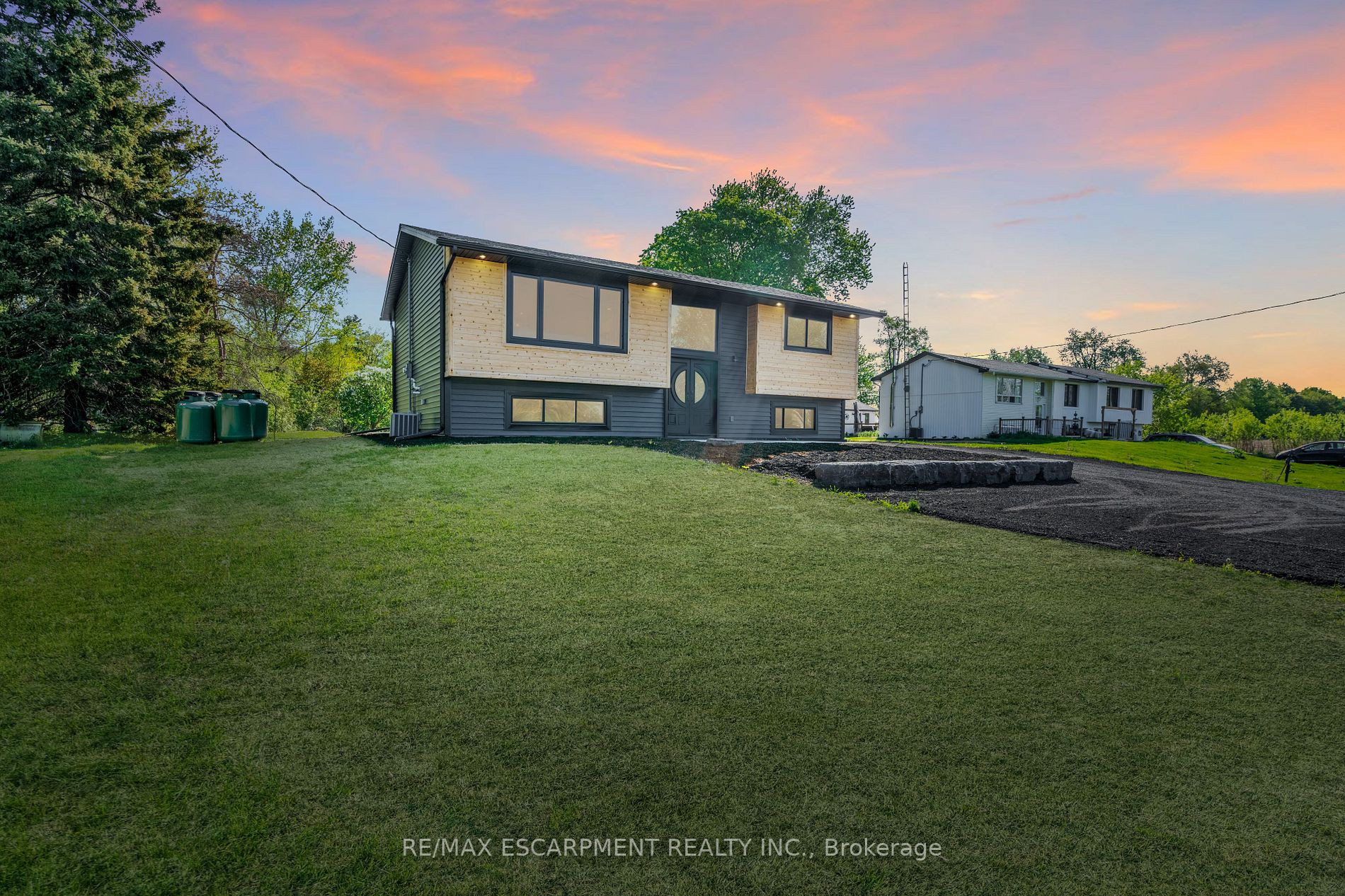 146 7th Concession Rd E