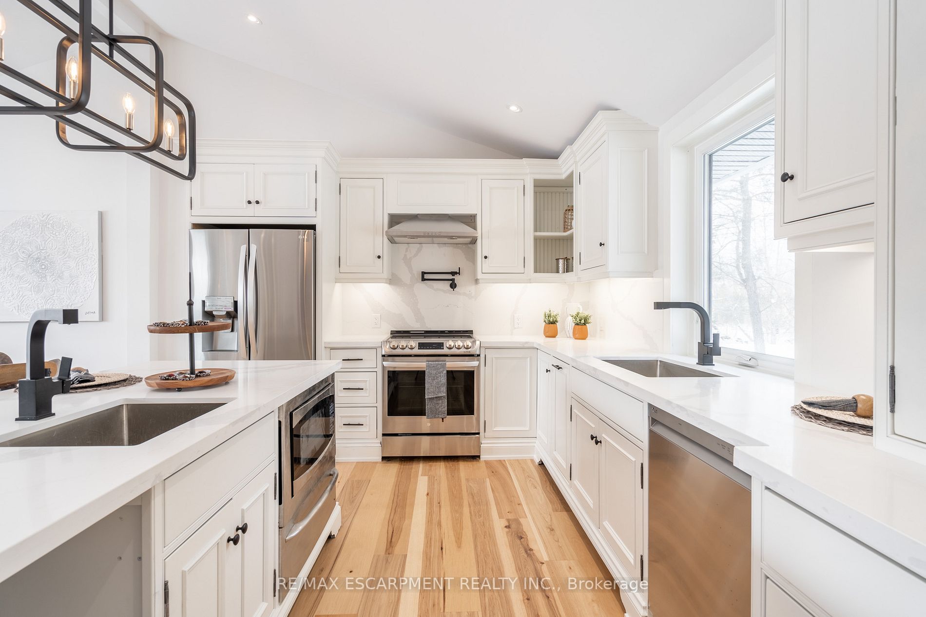 146 7th Concession Rd E