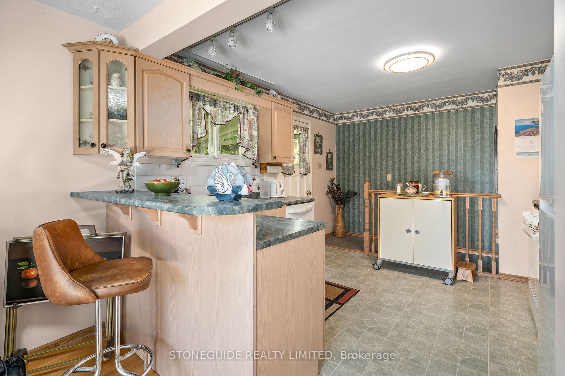 78 Lakeshore Blvd