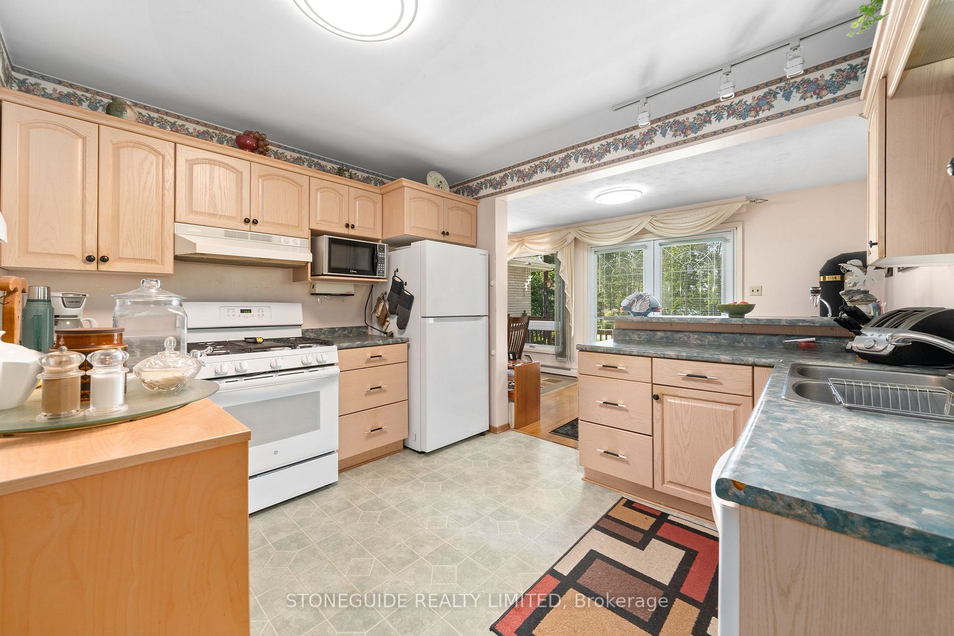 78 Lakeshore Blvd