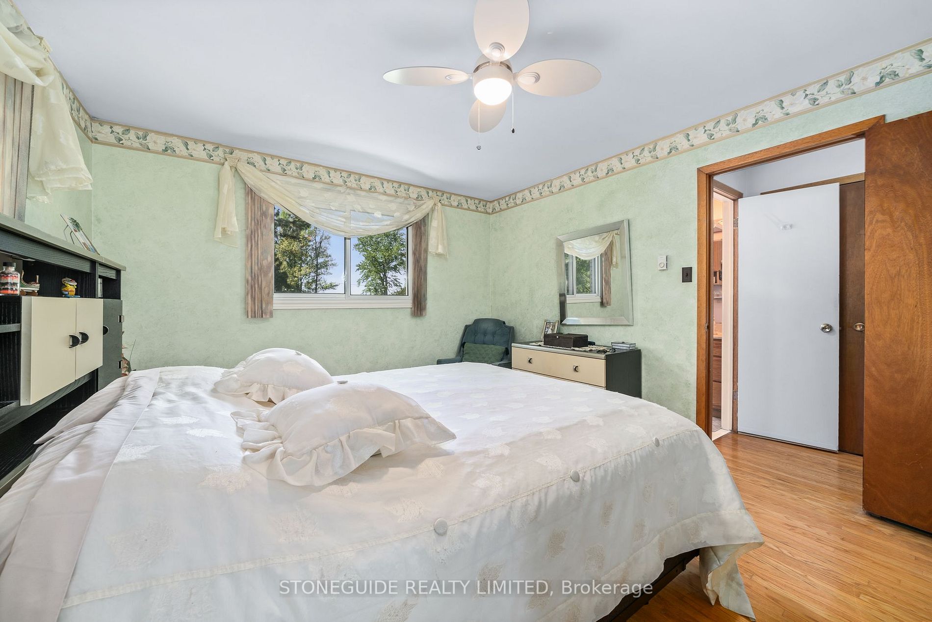 78 Lakeshore Blvd