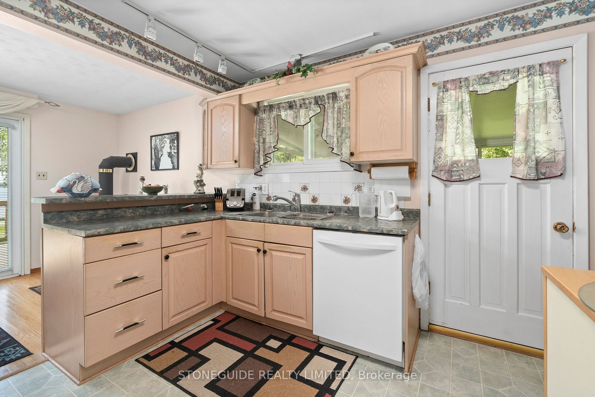 78 Lakeshore Blvd