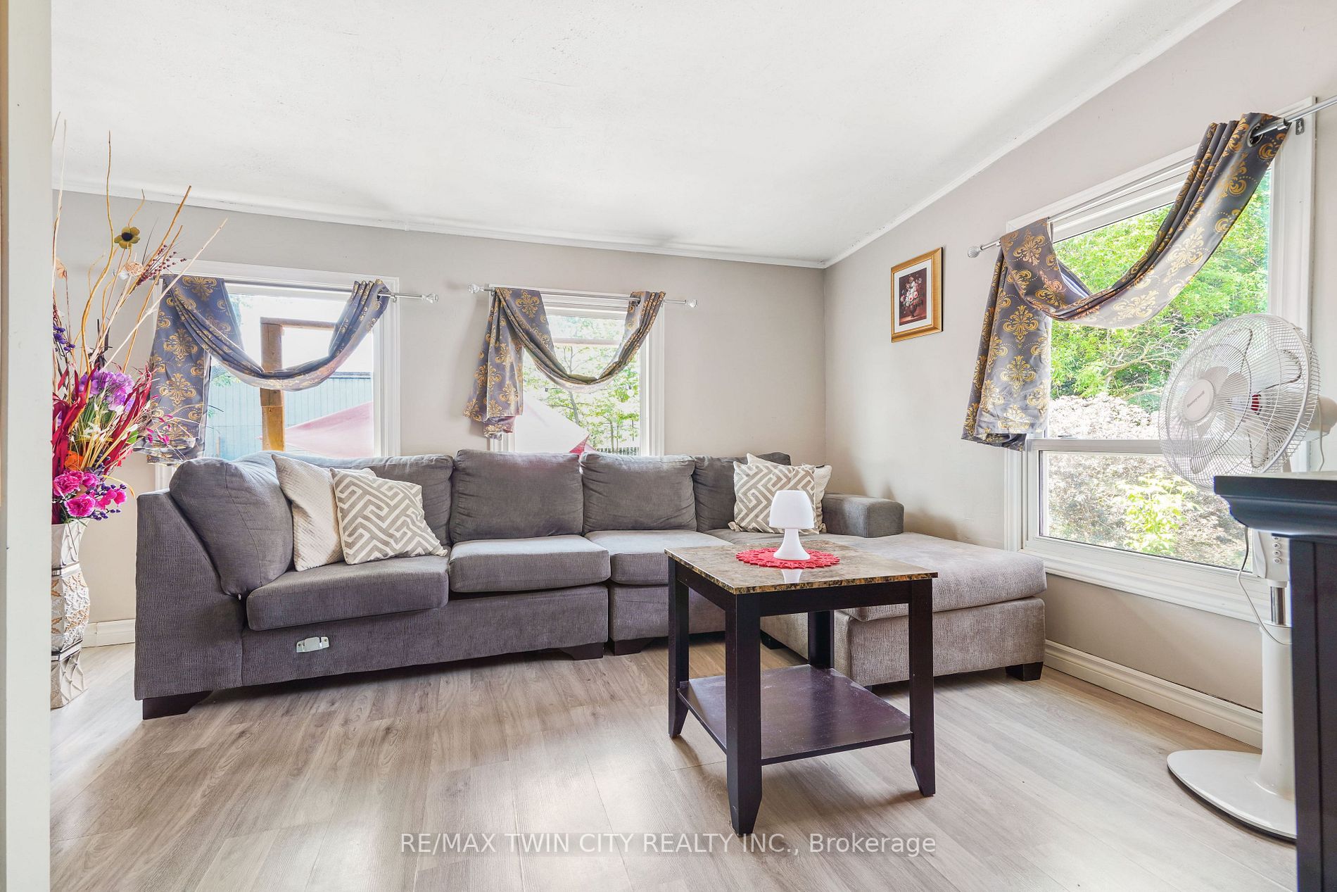 21 Elgin St