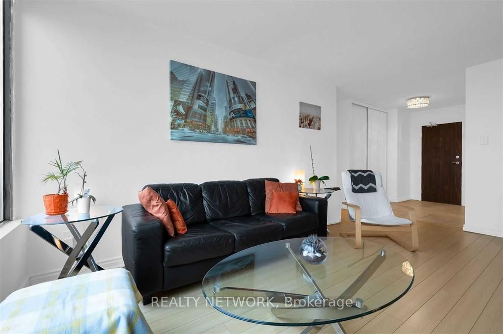 75 Queen Street N, #1802