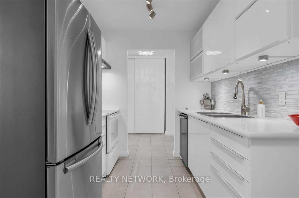 75 Queen Street N, #1802