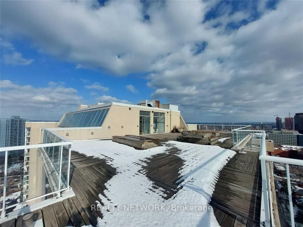 75 Queen Street N, #1802