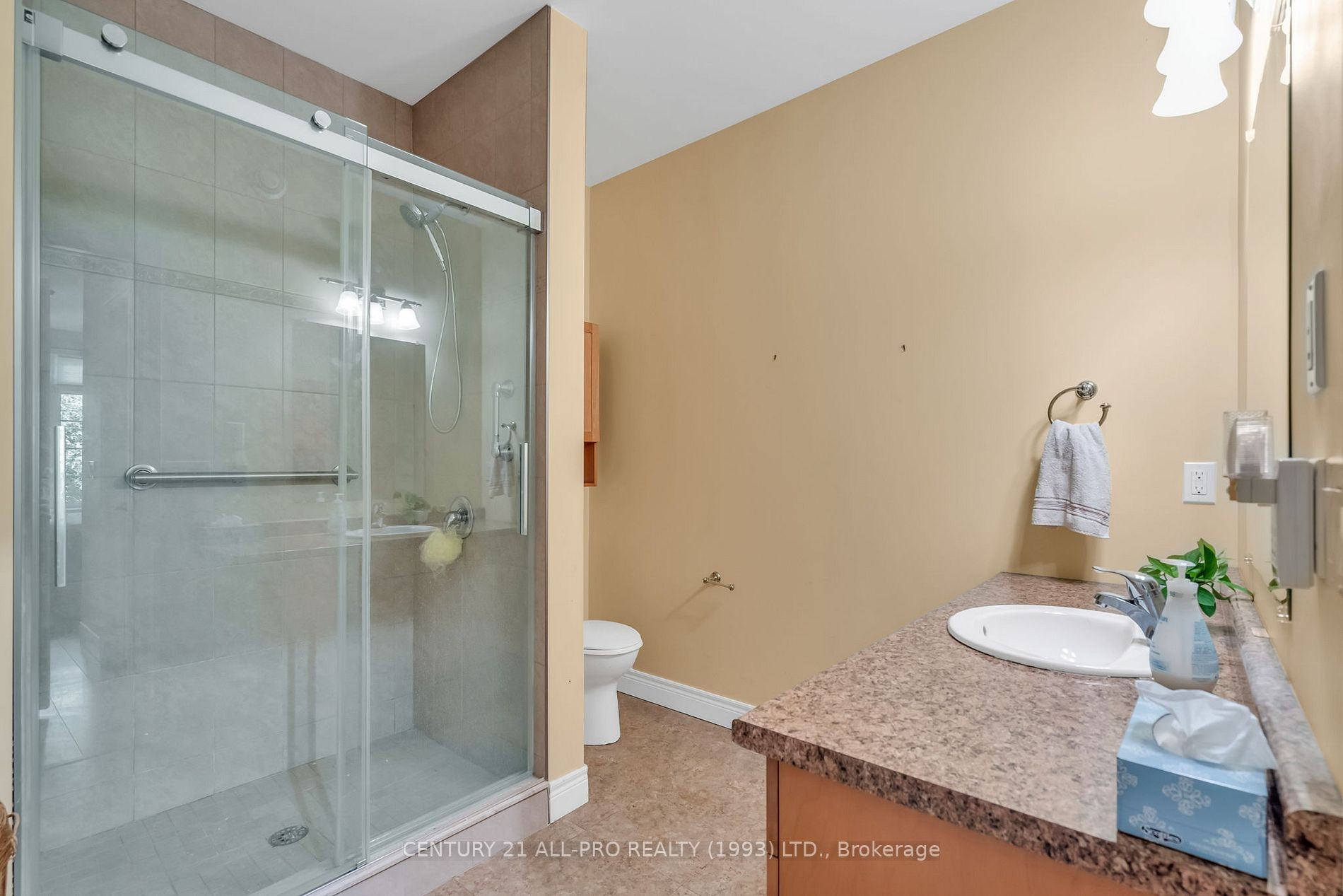 120 University Ave E, #1004