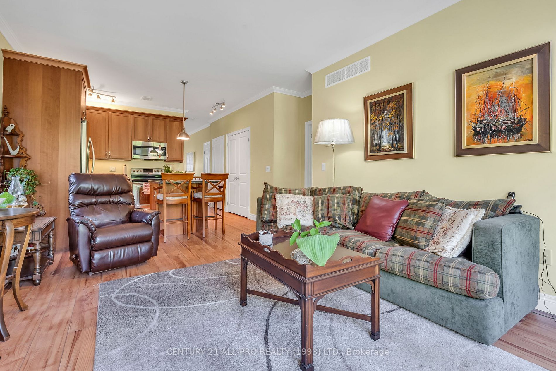 120 University Ave E, #1004