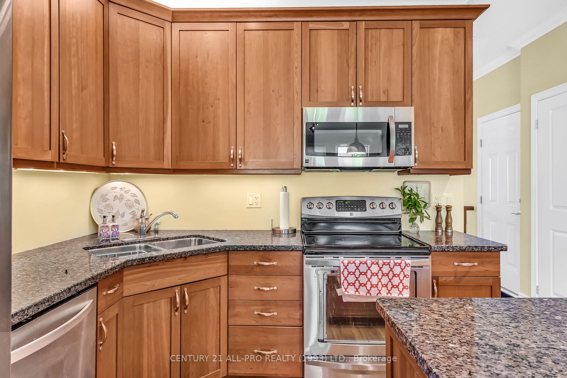 120 University Ave E, #1004
