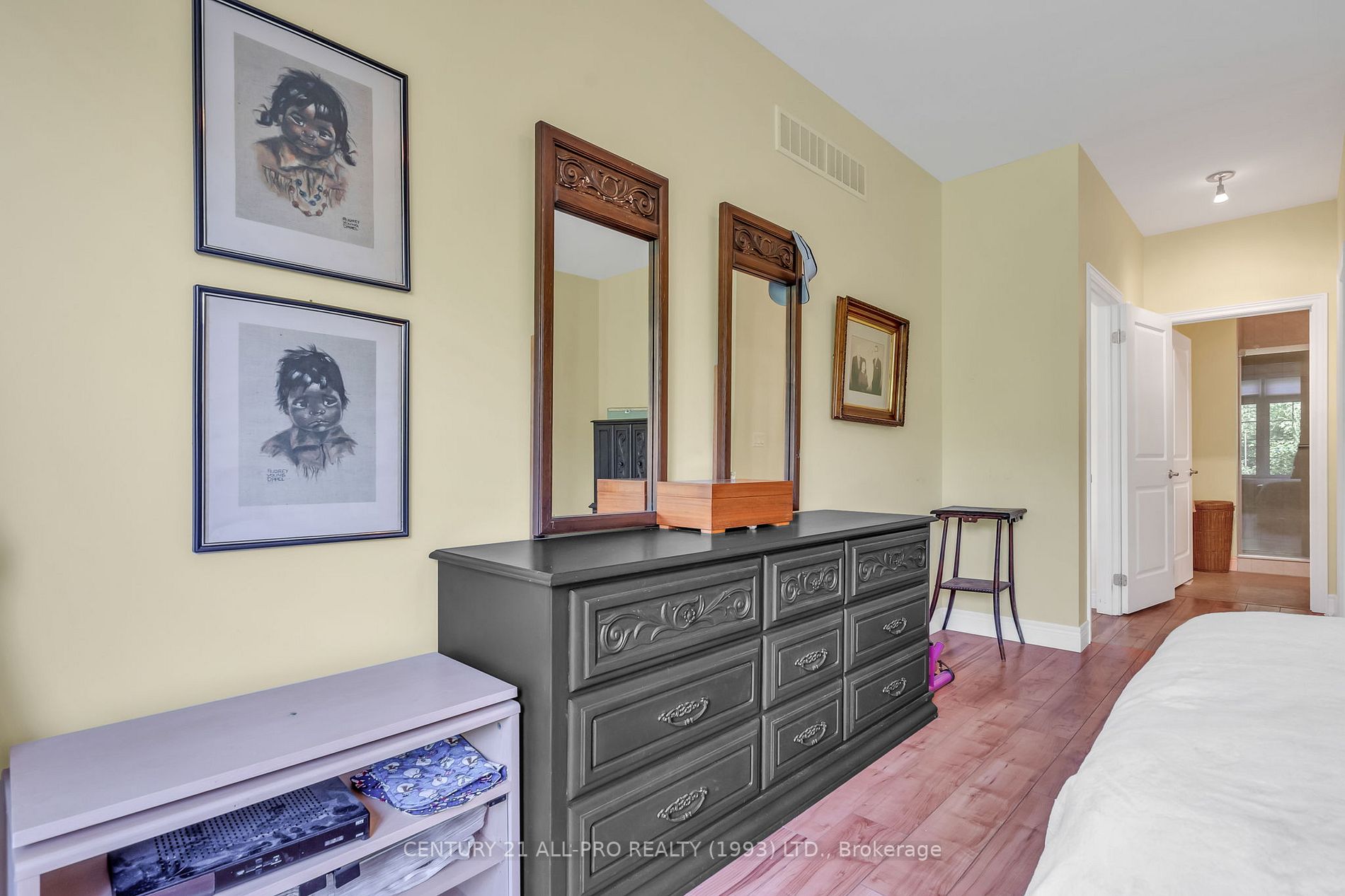 120 University Ave E, #1004