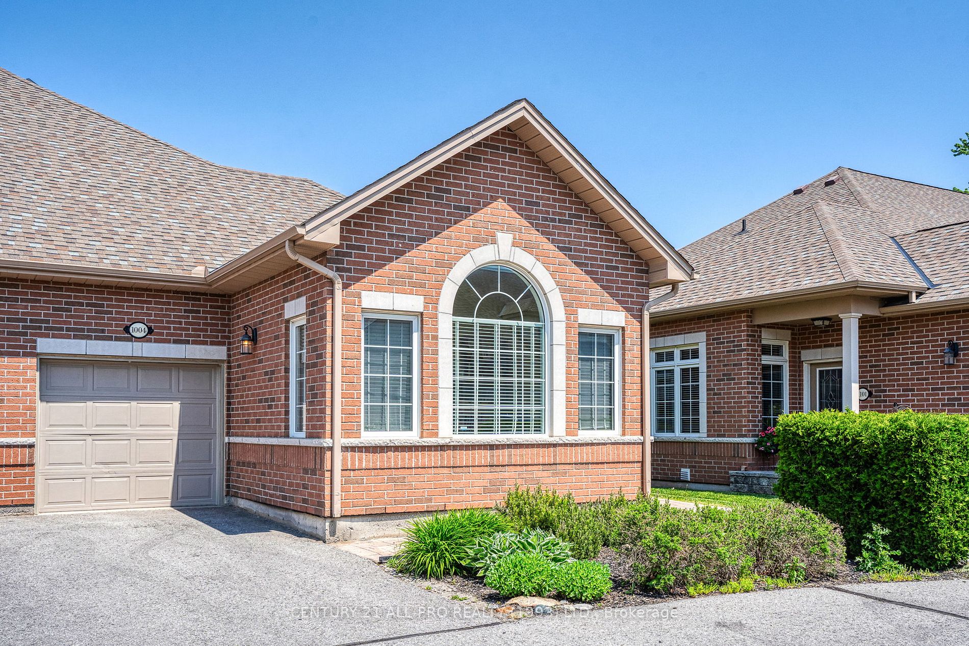 120 University Ave E, #1004