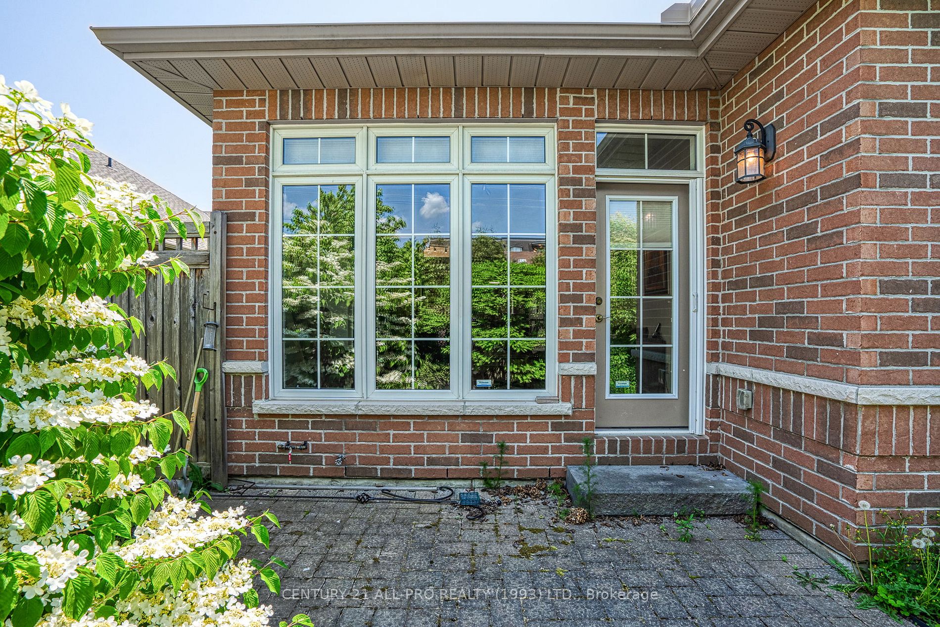 120 University Ave E, #1004