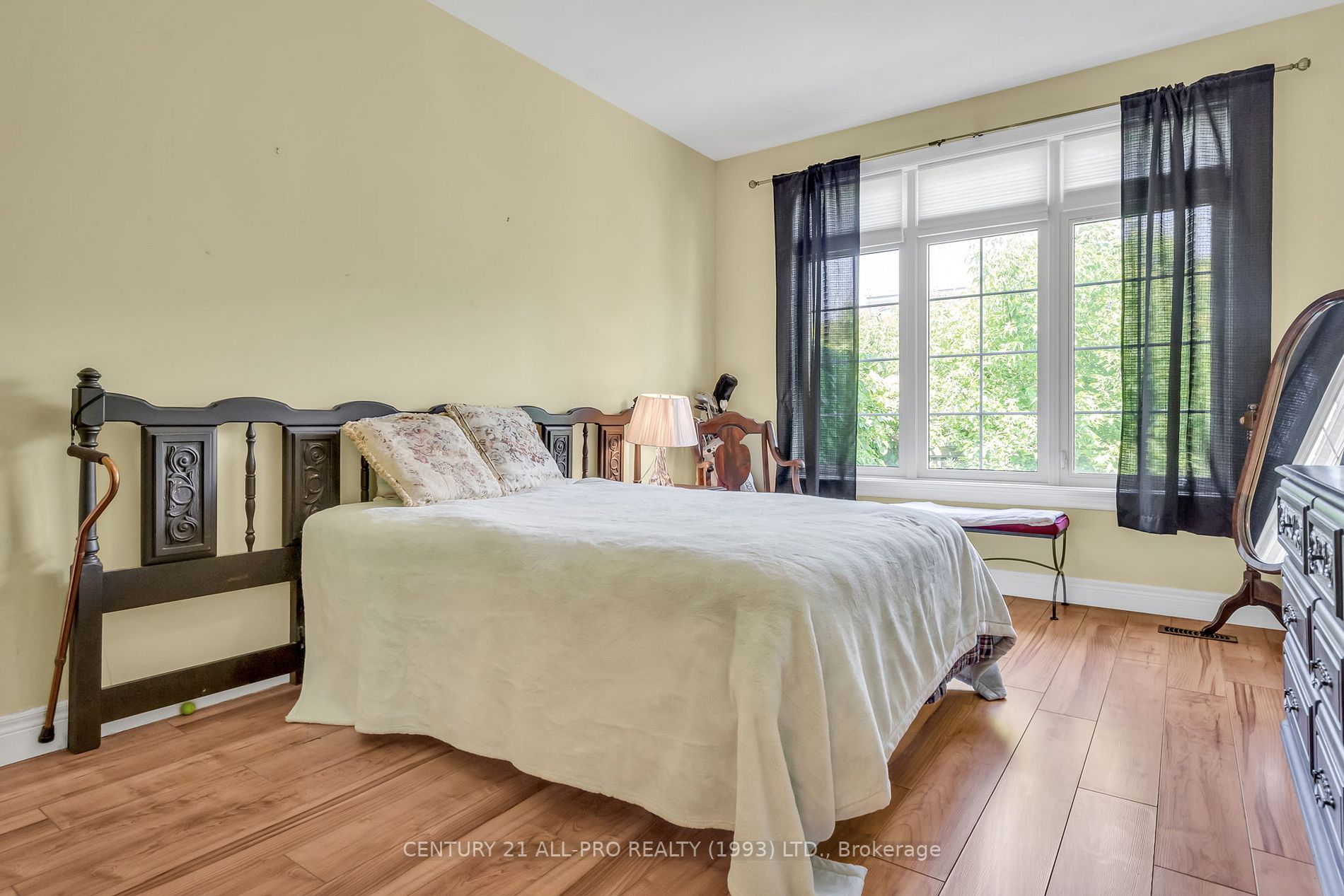 120 University Ave E, #1004