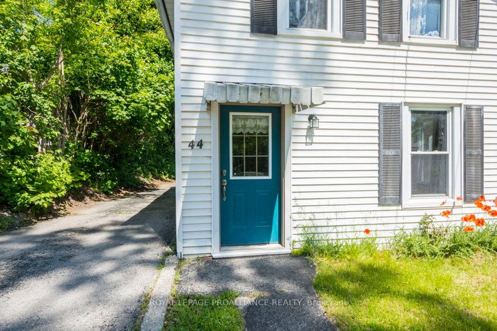 44 Mary St