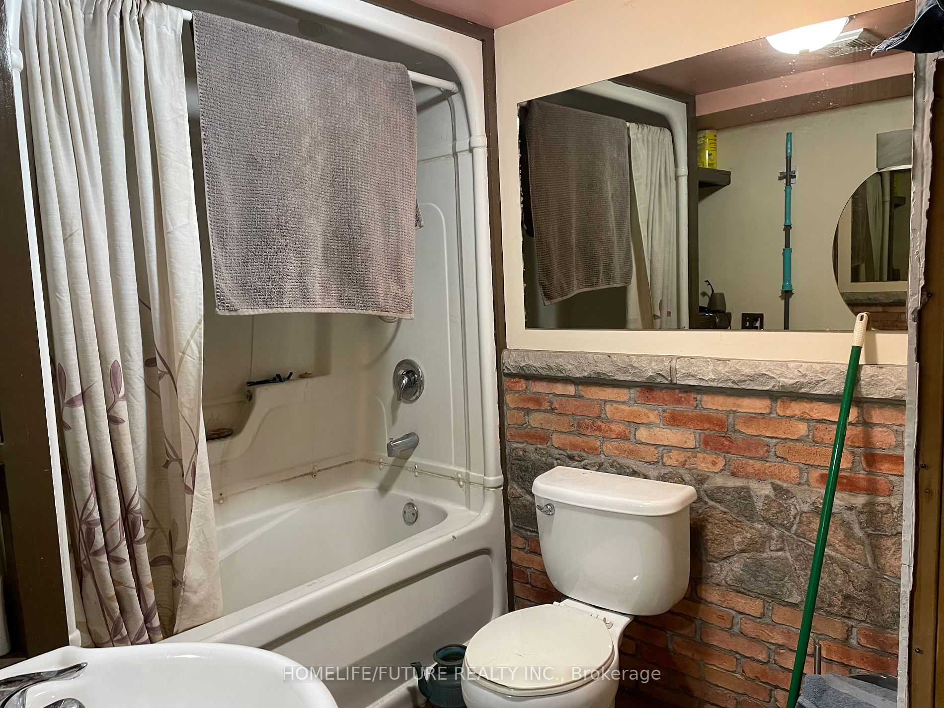 50 Lindsay St S