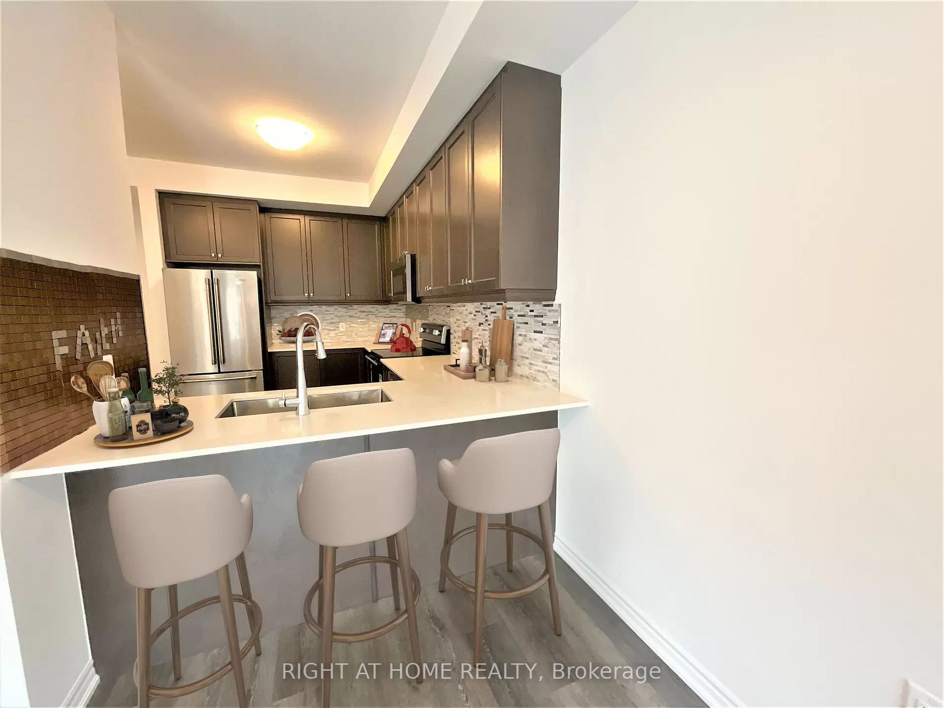 61 Soho St, #142