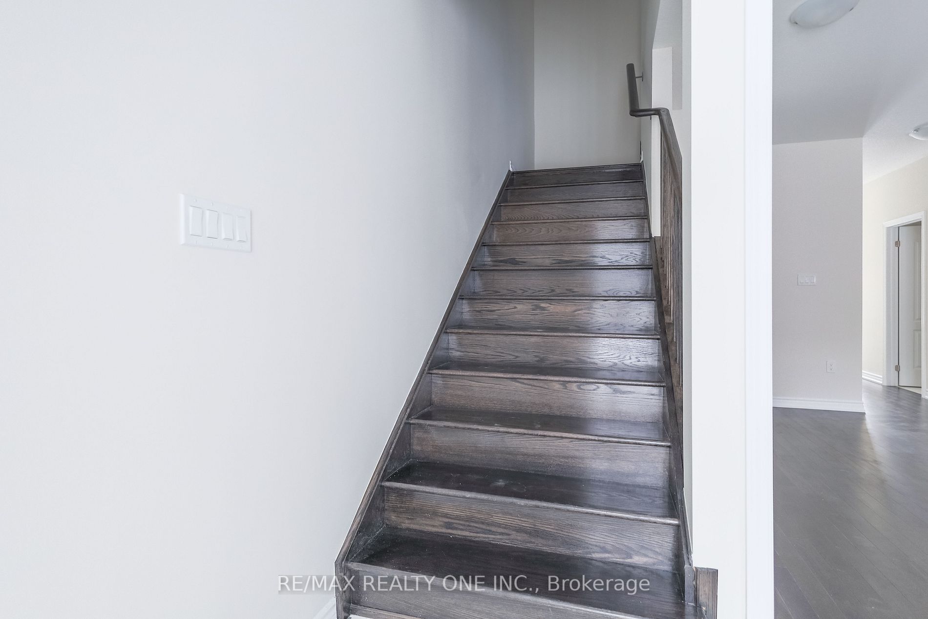 20 Amos Ave