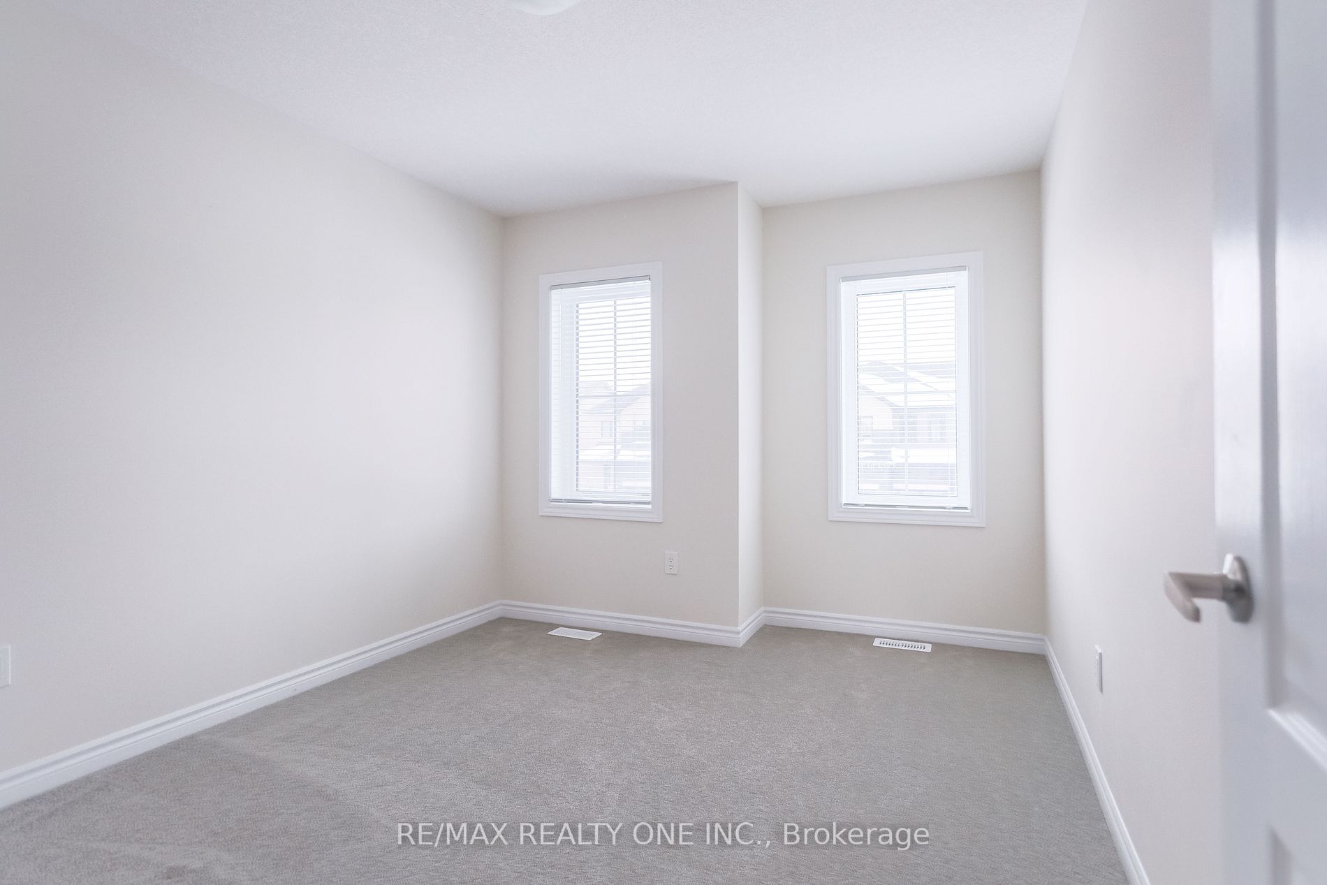 20 Amos Ave