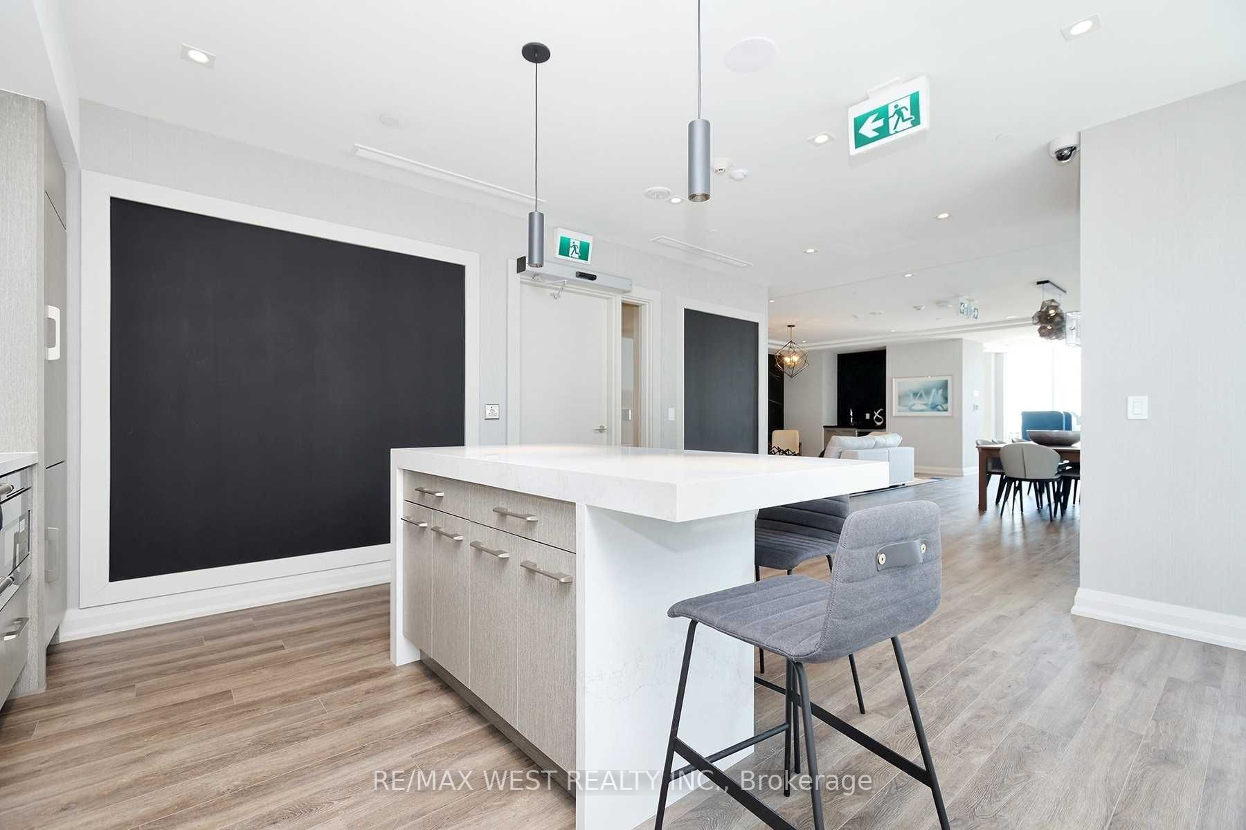 212 King William St, #618