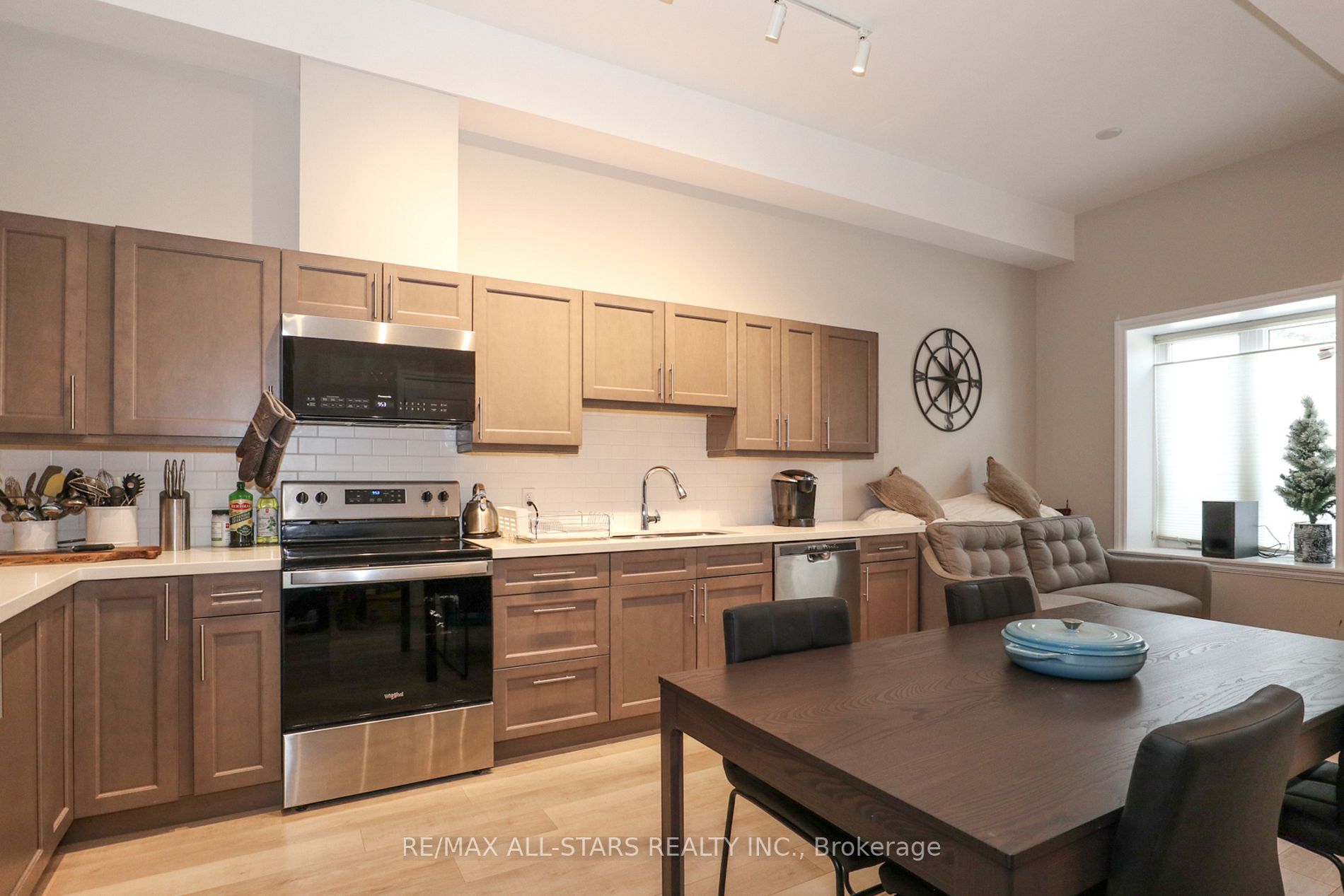 25 King Street, ## 203