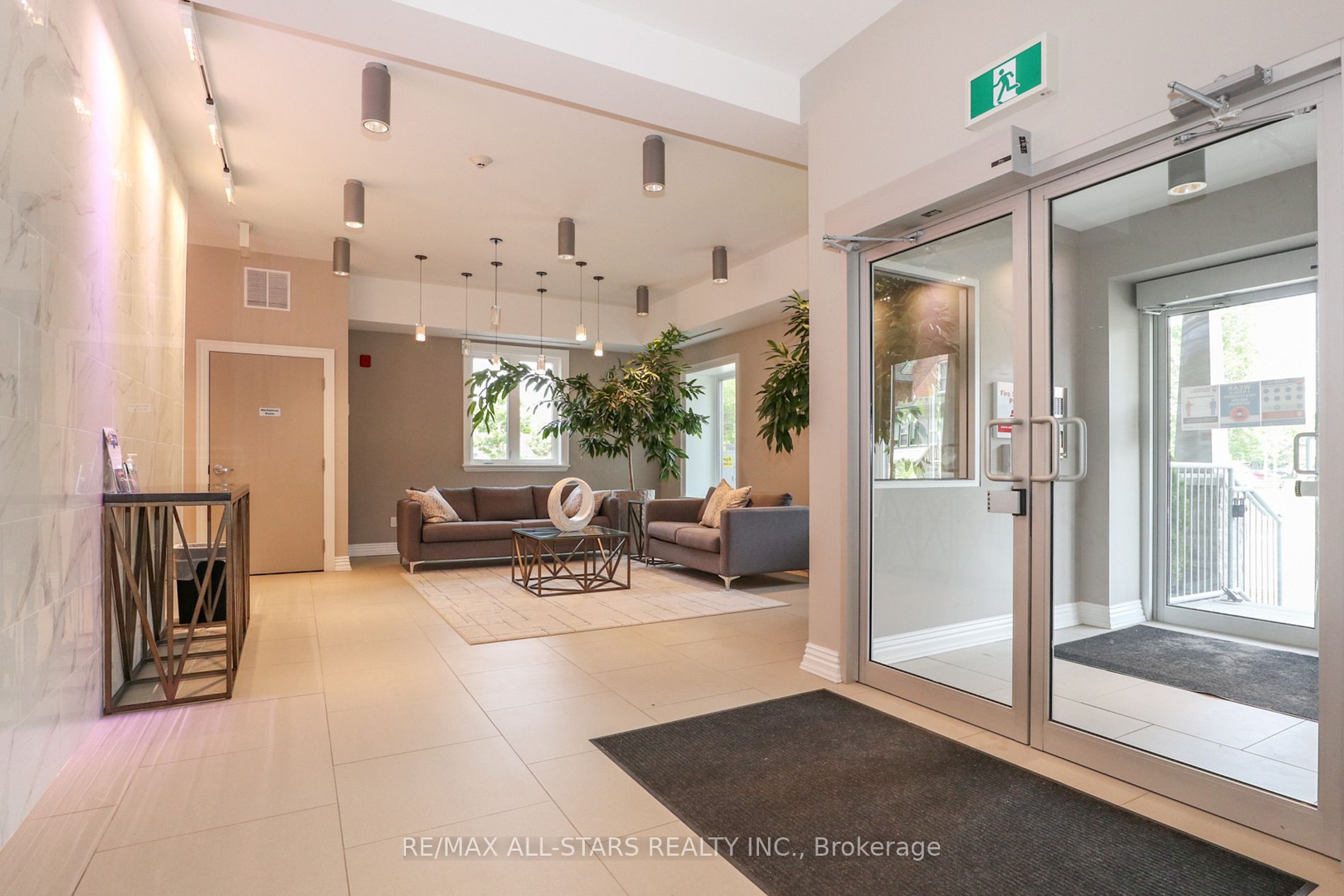 25 King Street, ## 203