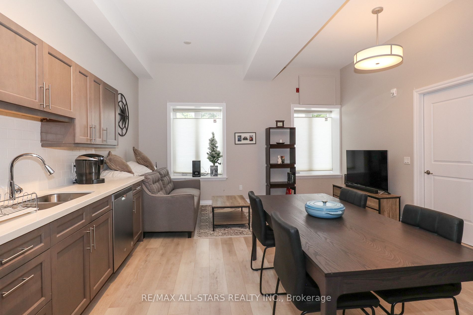 25 King Street, ## 203