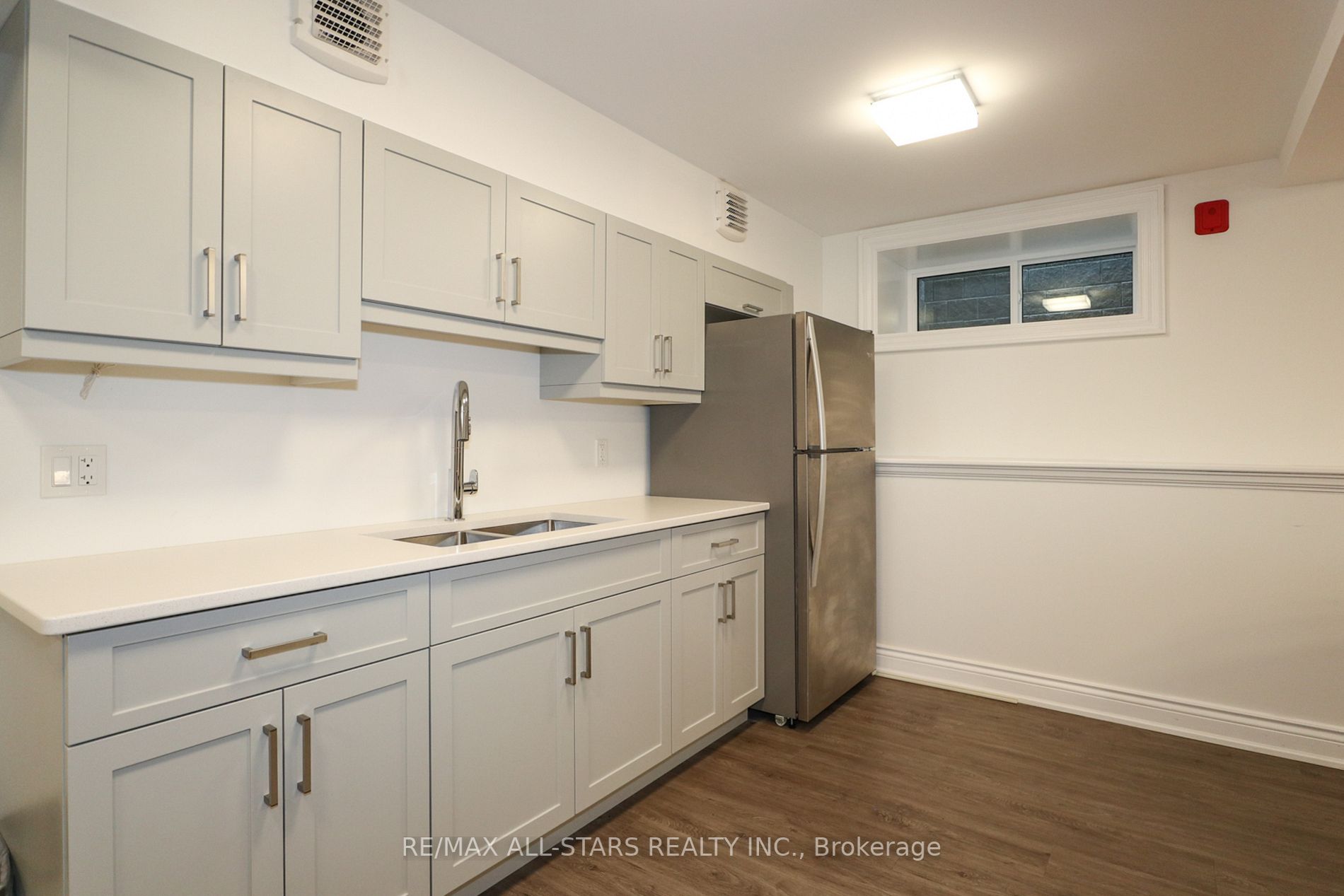 25 King Street, ## 203