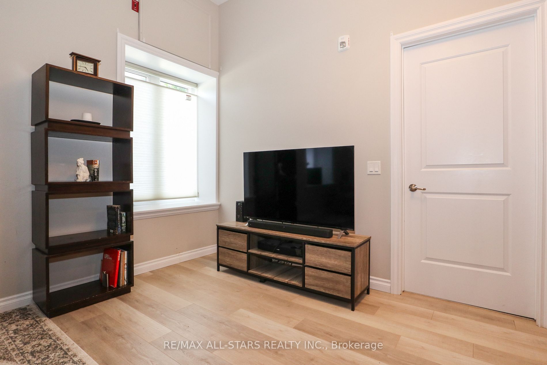 25 King Street, ## 203
