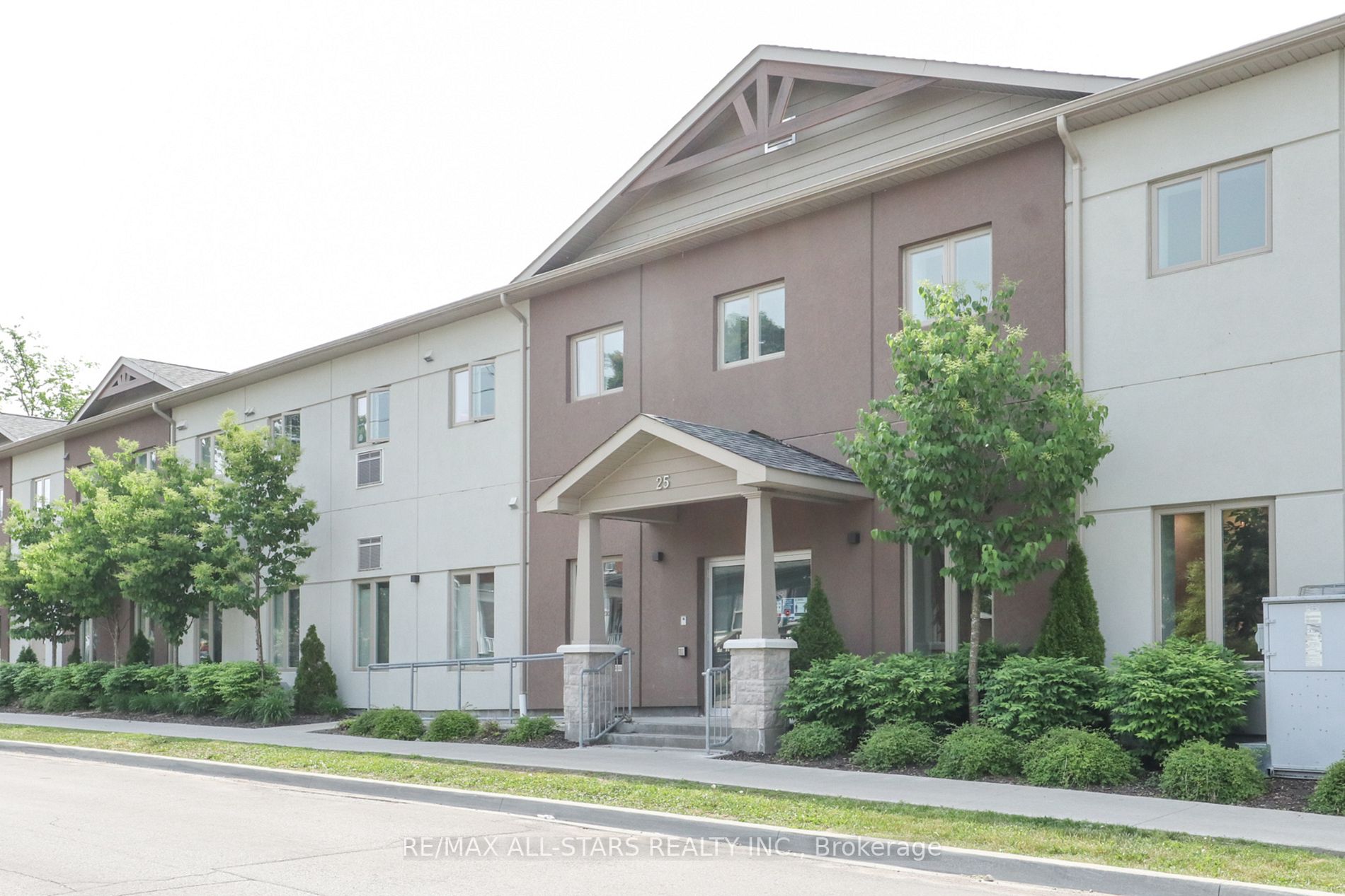 25 King Street, ## 203