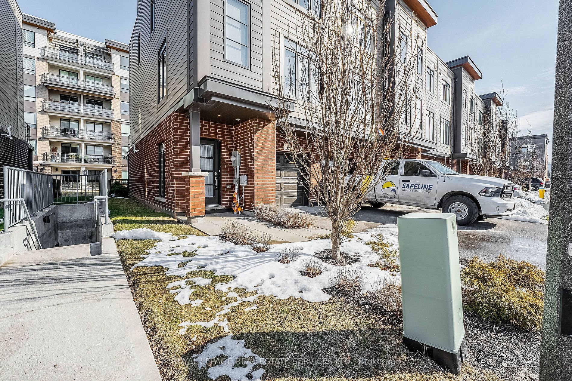 16 Waterview Lane