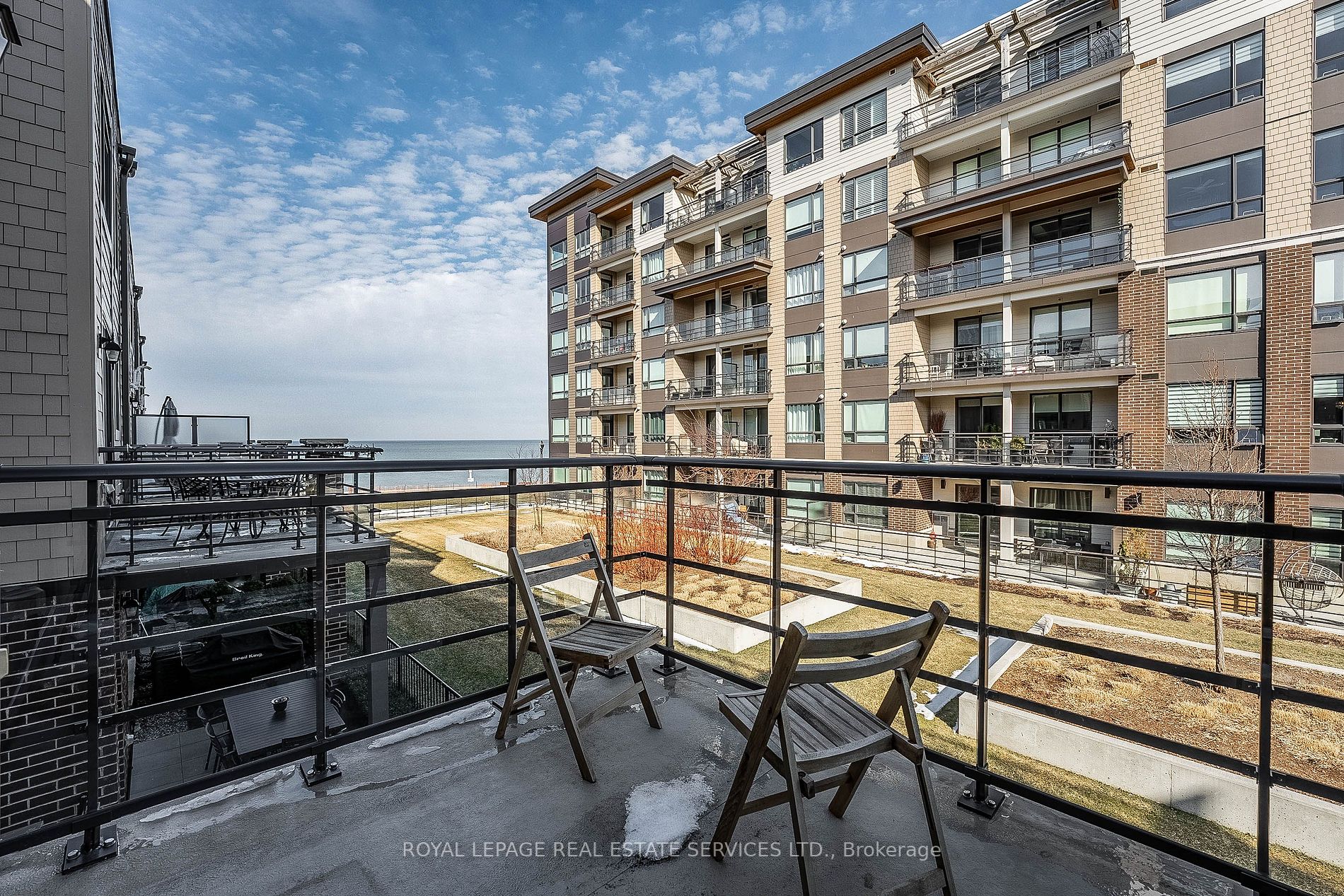 16 Waterview Lane