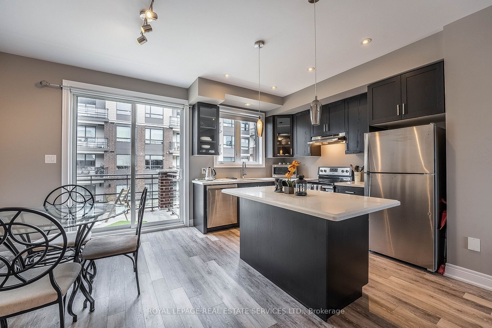 16 Waterview Lane