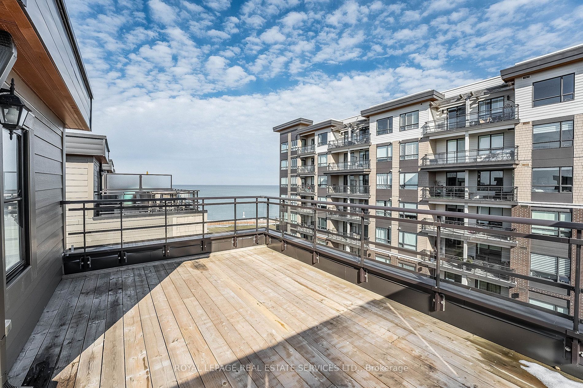 16 Waterview Lane