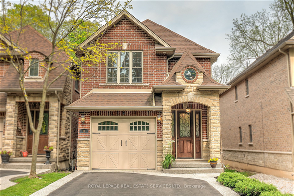 12 Carriage Lane, Hamilton