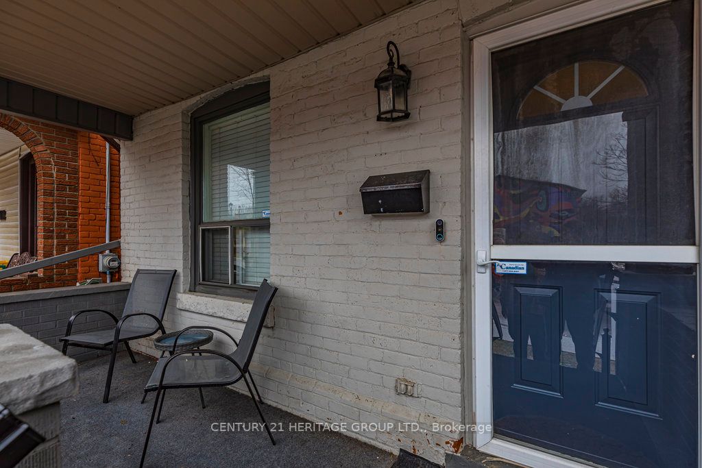 195 Caroline St N