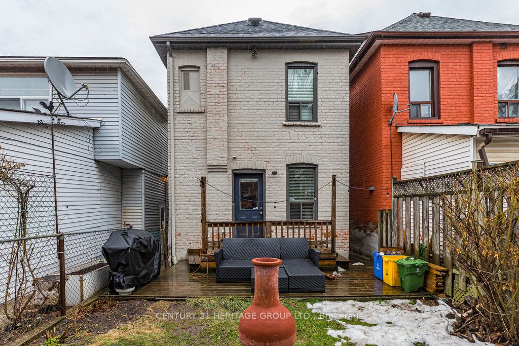 195 Caroline St N