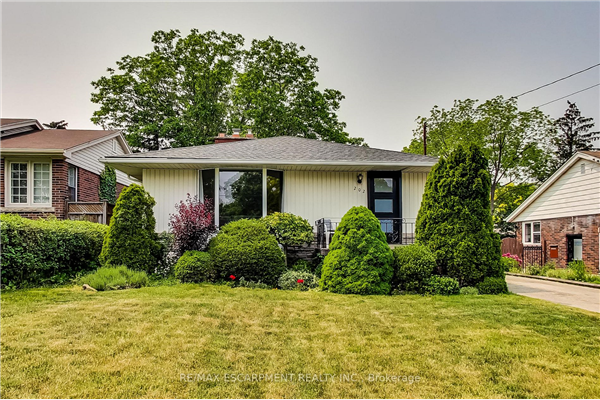 $779,000 • 202 West 18th St, Hamilton, Hamilton <br/> RE/MAX ESCARPMENT REALTY INC., BROKERAGE