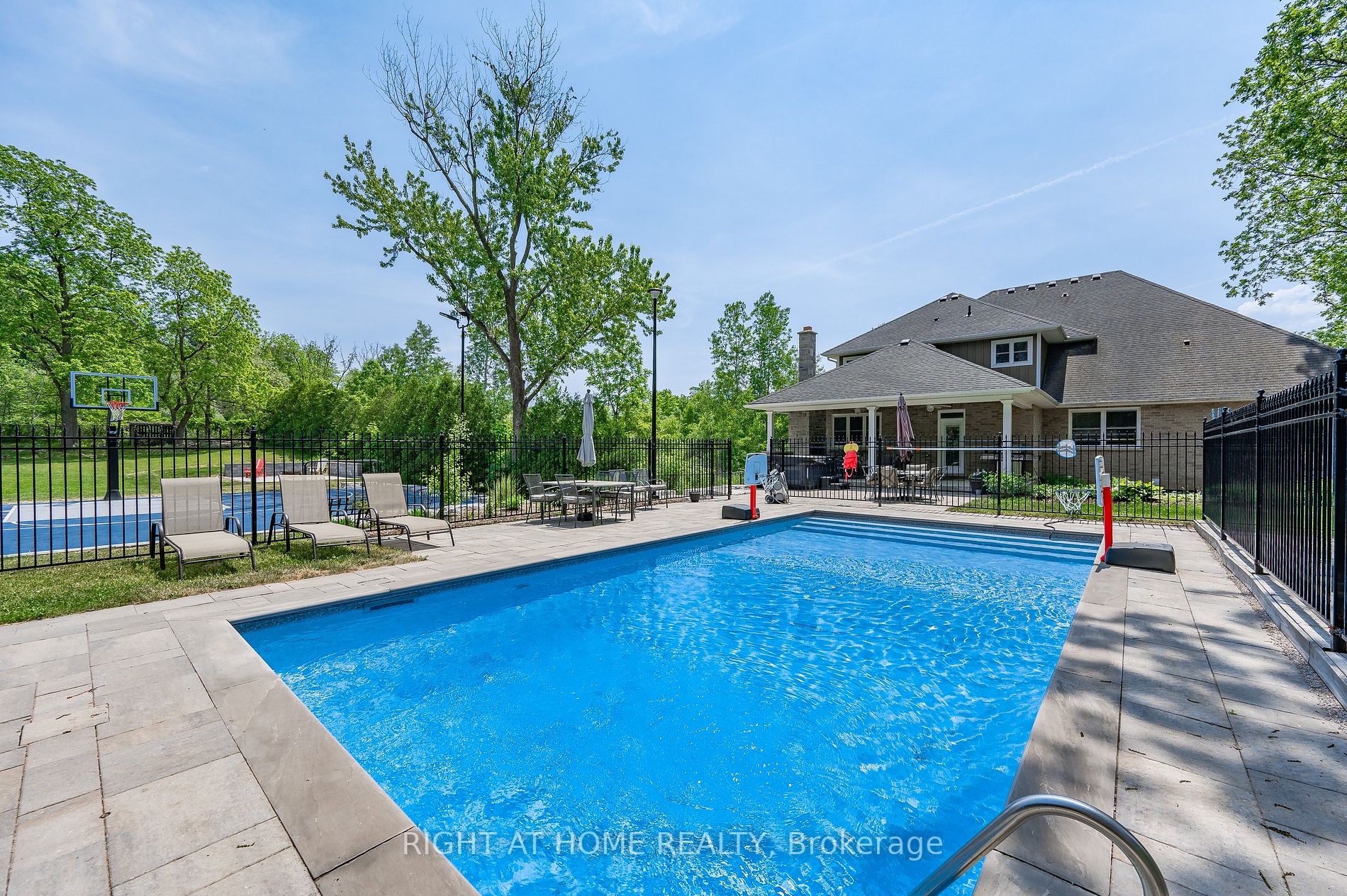 451 Garner Rd W