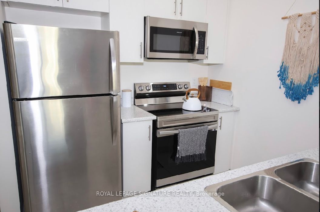 125 Shoreview Pl, #404