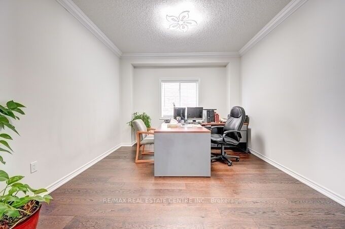 401 Tansley Street