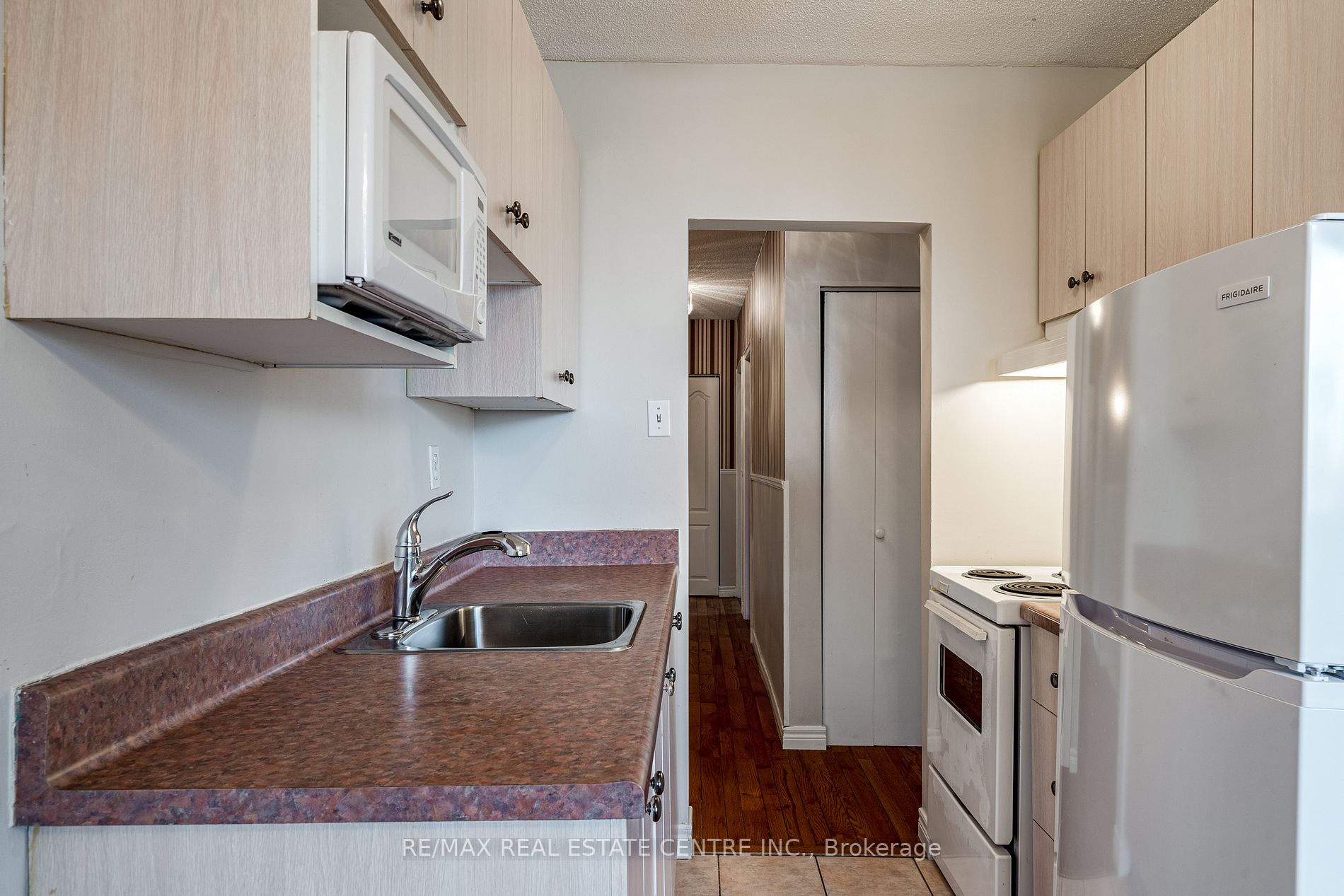 81 Charlton Ave E, #201