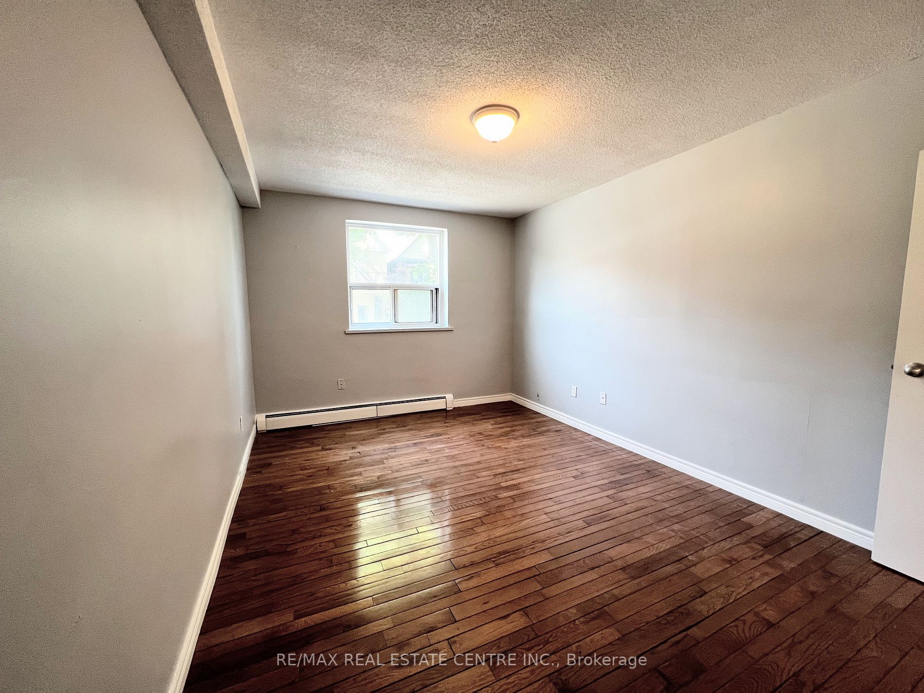 81 Charlton Ave E, #201