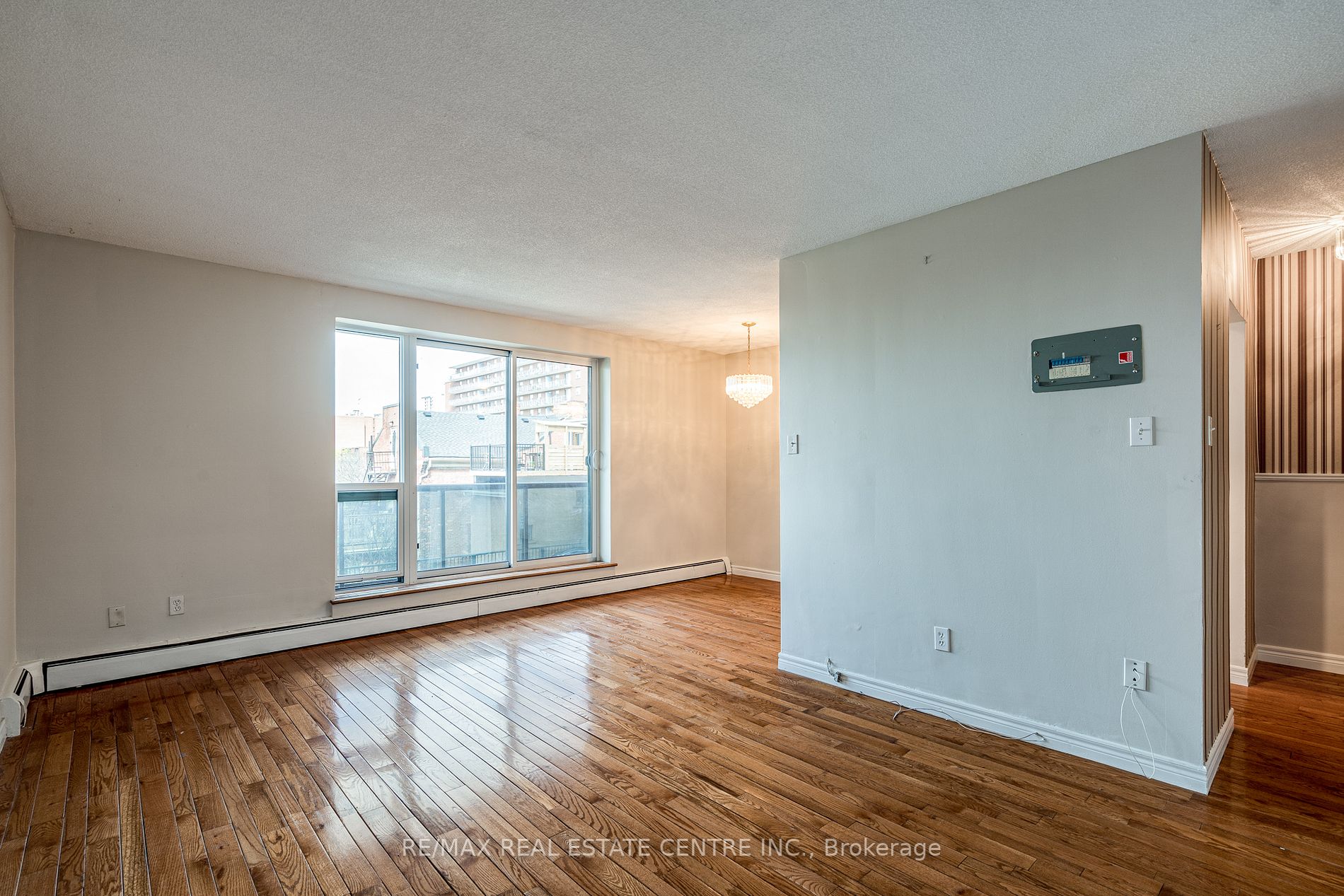 81 Charlton Ave E, #201