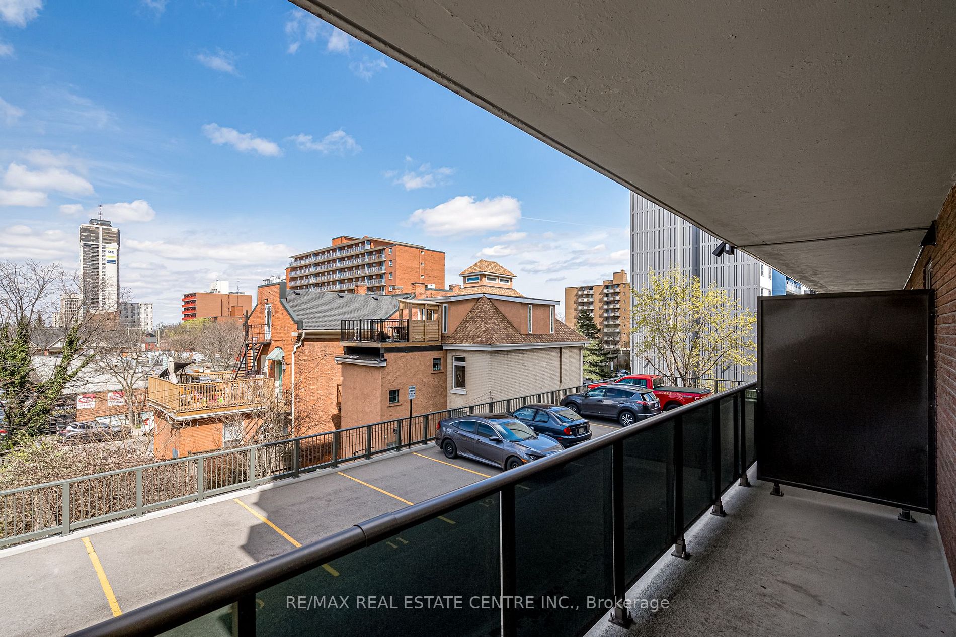 81 Charlton Ave E, #201