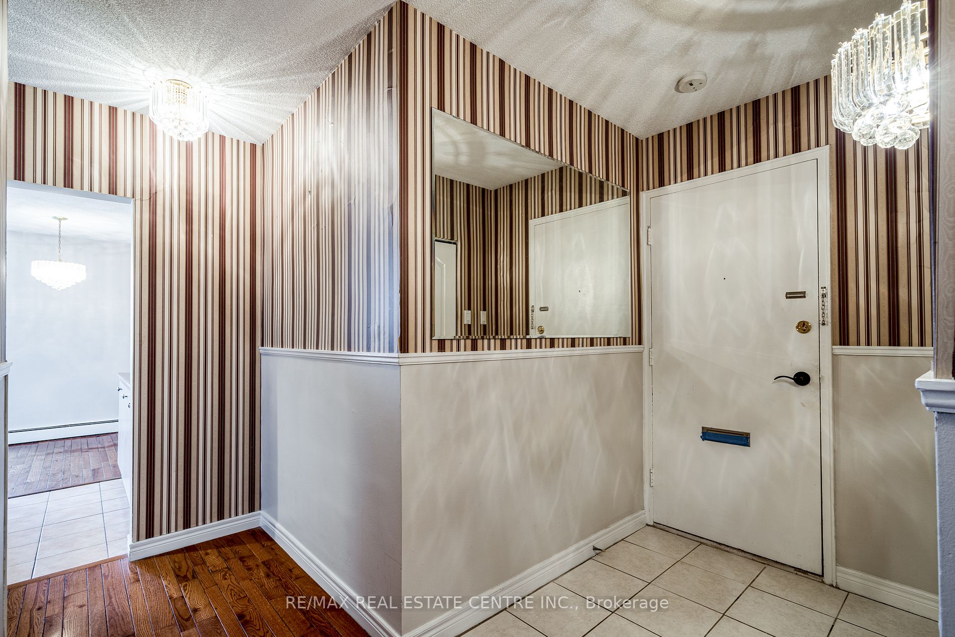 81 Charlton Ave E, #201
