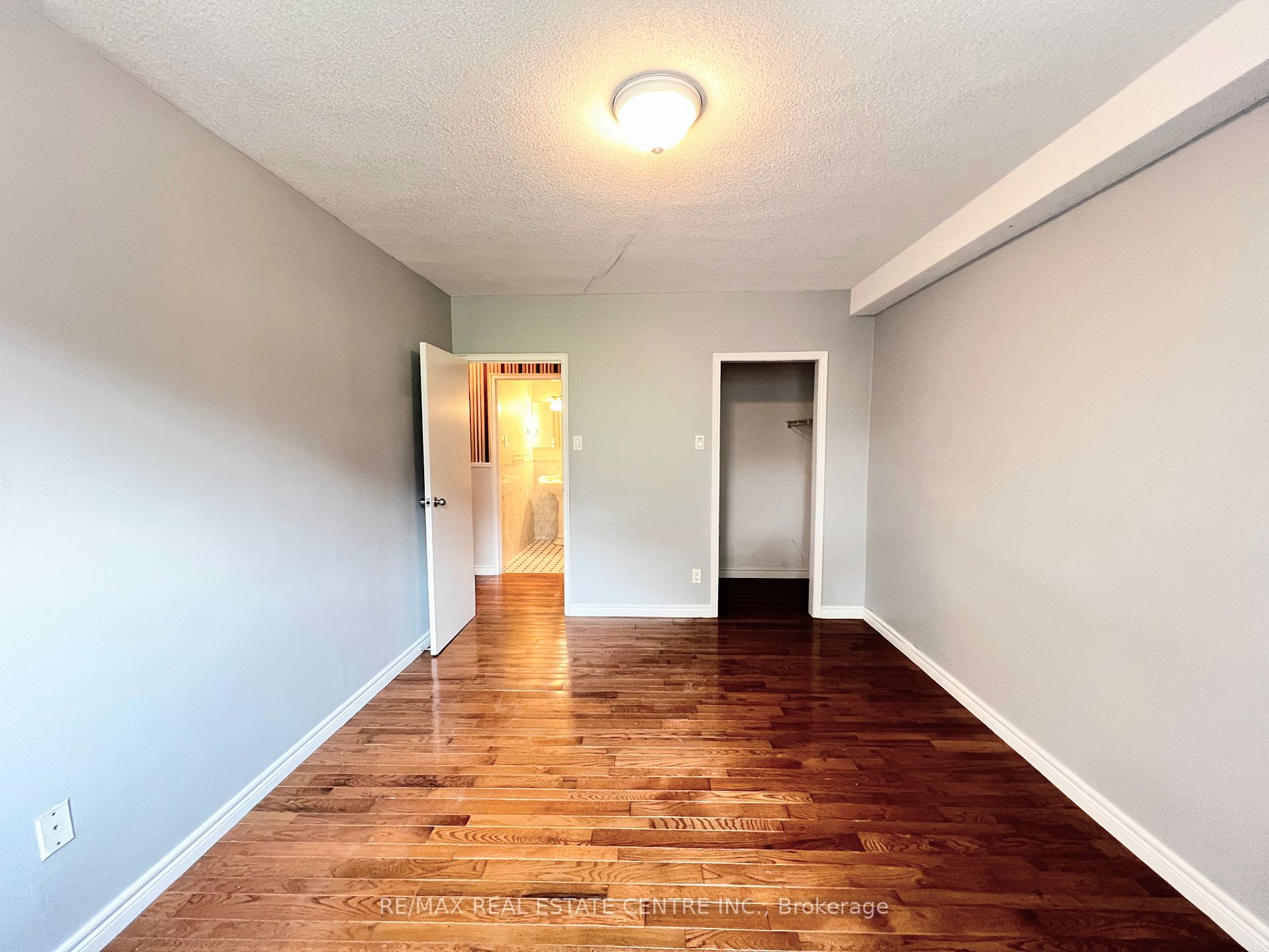 81 Charlton Ave E, #201